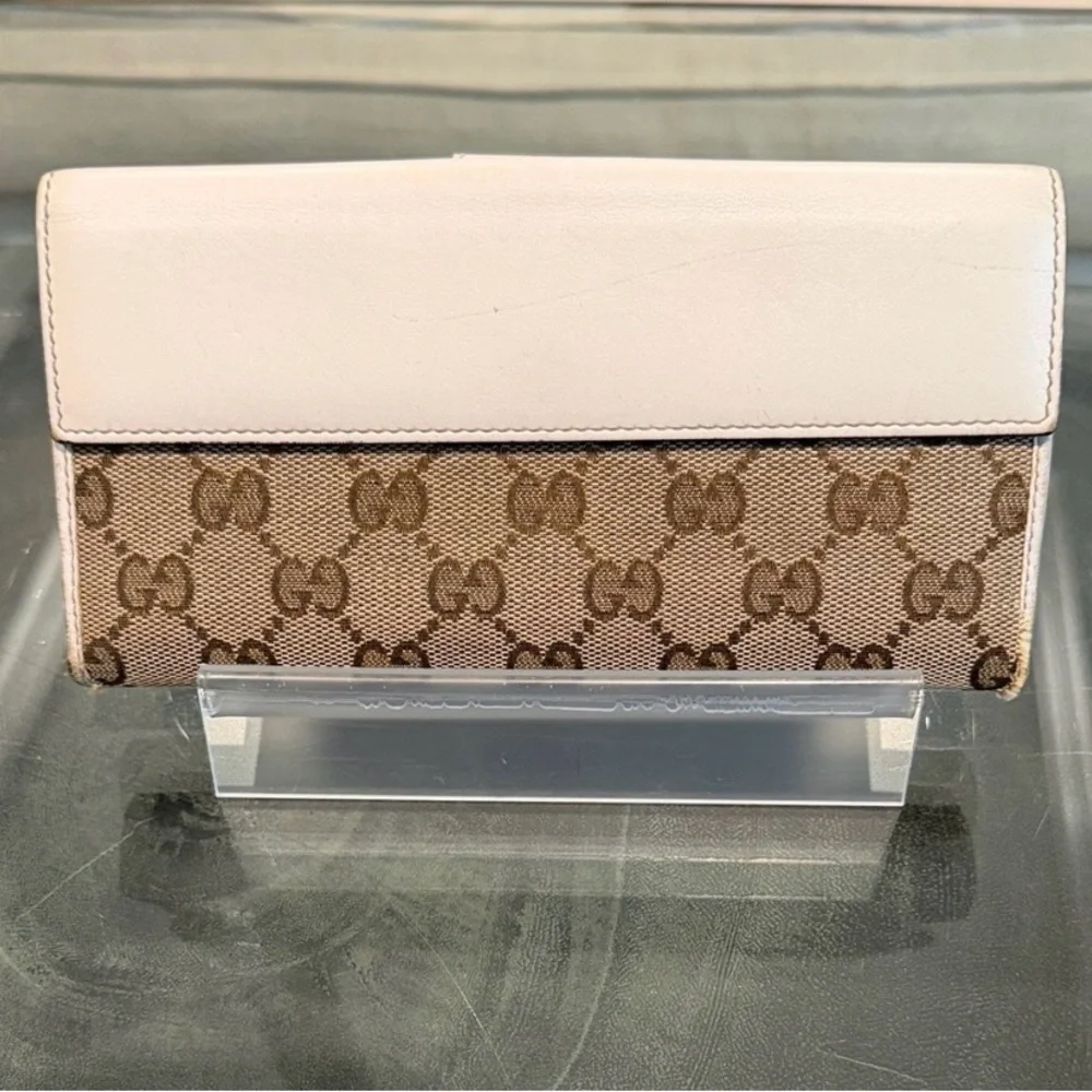Gucci GG Canvas Long Wallet featuring white leather and heart-shaped closure